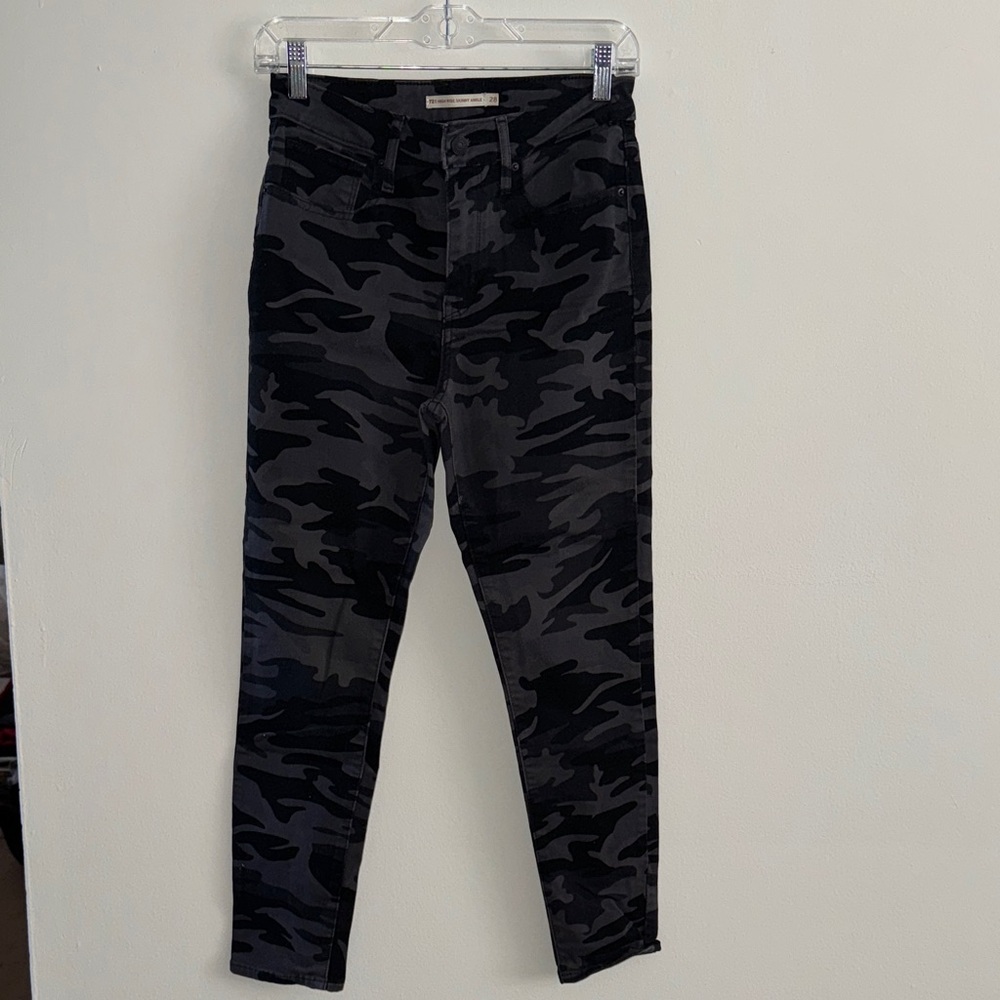 Levi's Women's Camouflage Jeans - Black and Gray